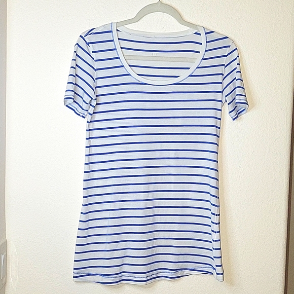 LULULEMON  Every Yogi Tee,Blue White Stripes, Small, EUC - Picture 4 of 10